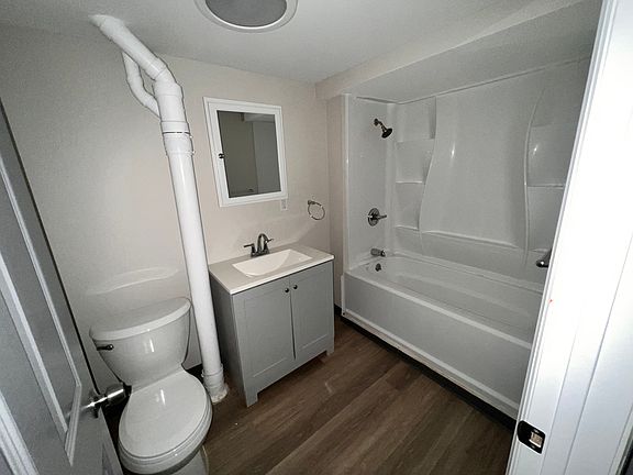 3rd image of 6404 Dewey Ave APT 1