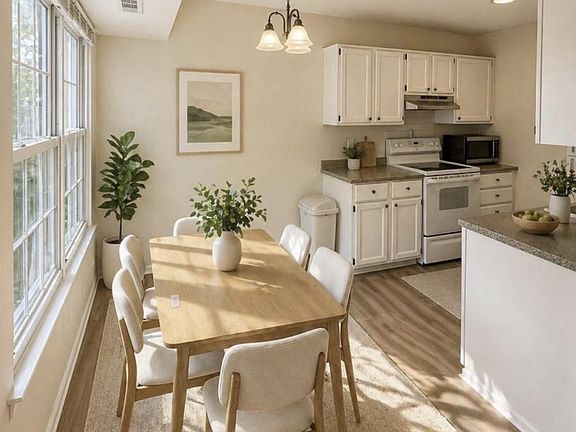 3rd image of 2022 Beacon Hill Dr