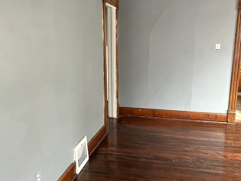 414 Crittenden Ave — Photo 3