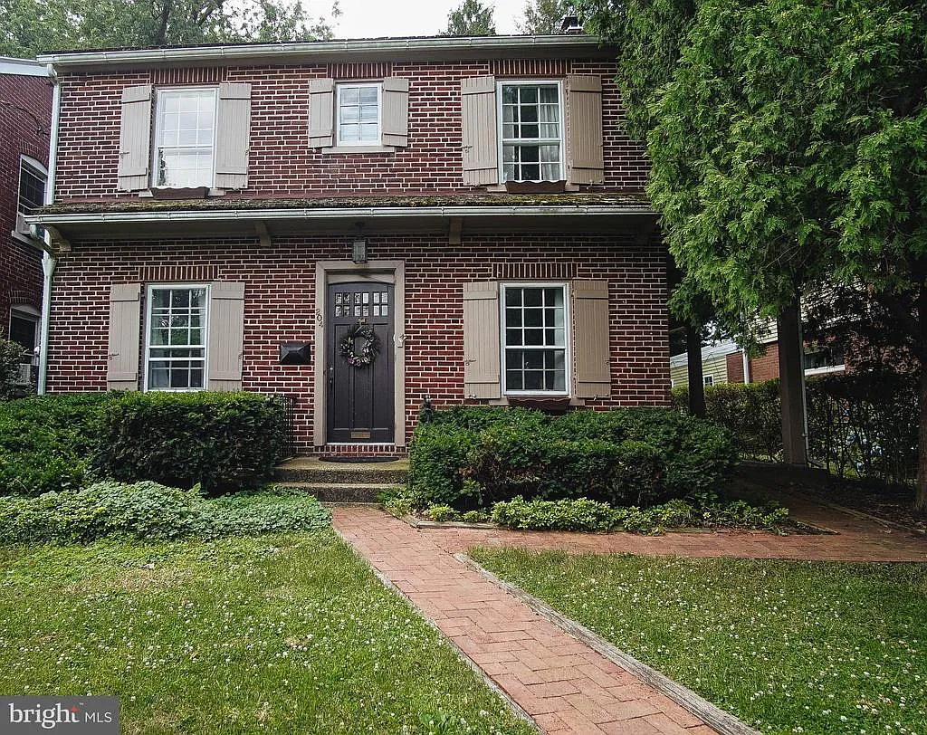 204 Princess Ave photo 1