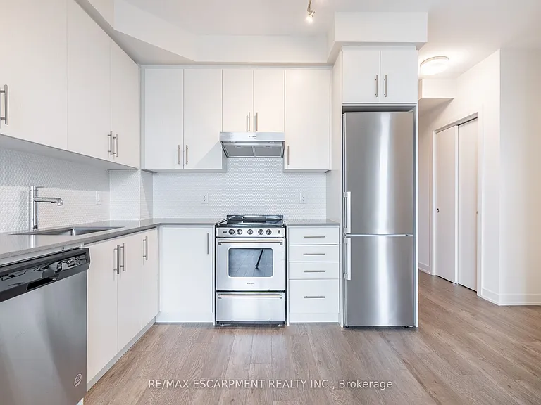 212 King William St #816 — Photo 13