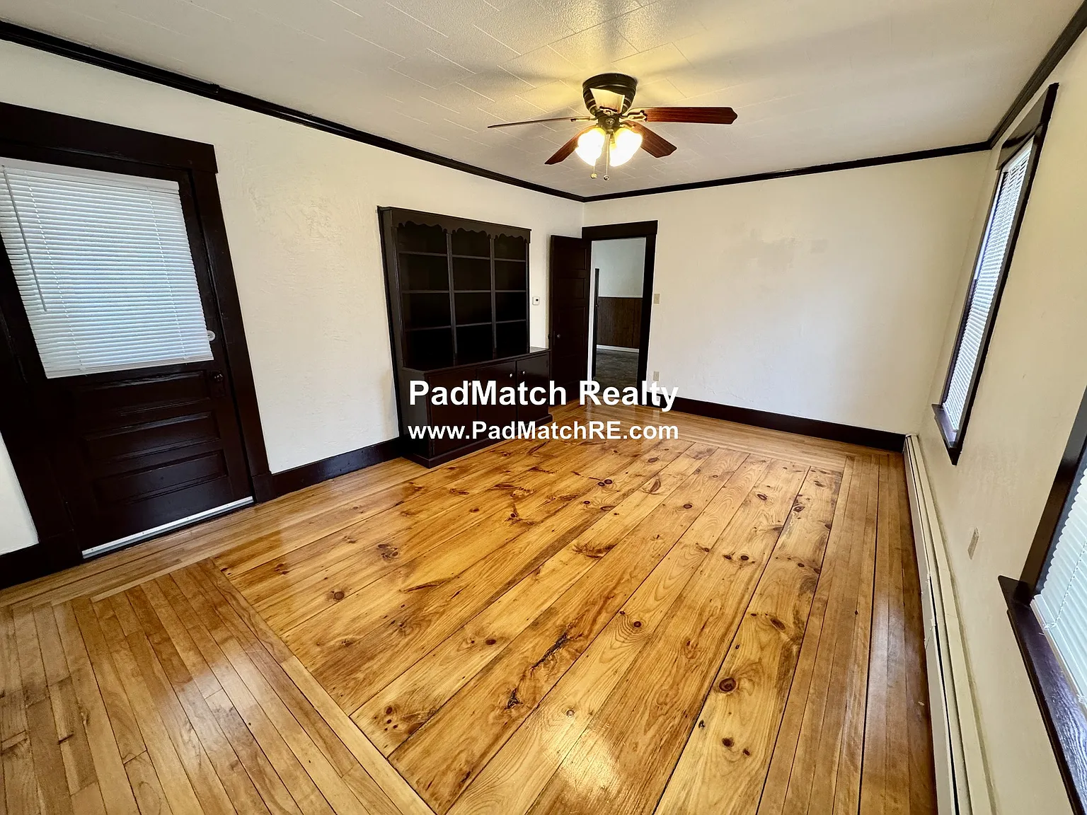3 bed, 960 sqft, $2,100 — Photo 3