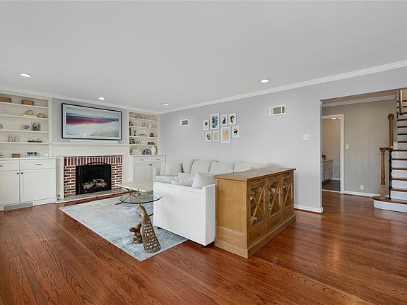 2nd image of 7344 Northmoor Dr