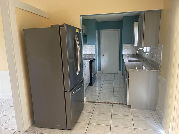 2nd image of 1649 SW Cameo Boulevard