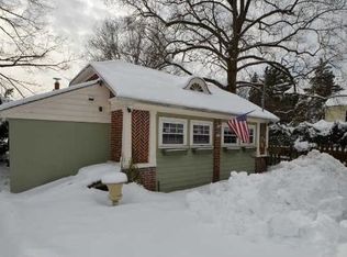 71 Smith St, Glen Head, NY 11545