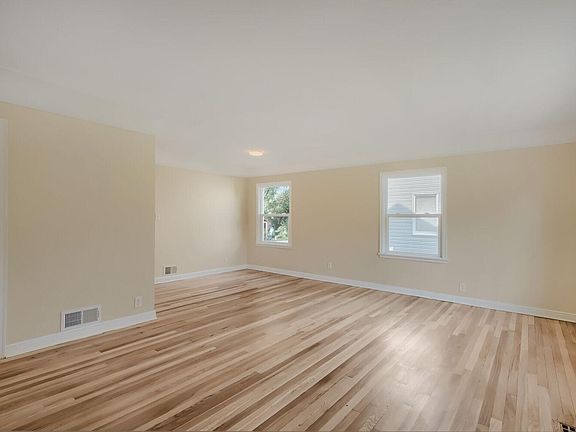 4th image of 7711 Division St