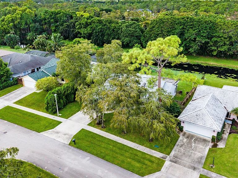 1252 Raintree Ln — Photo 41