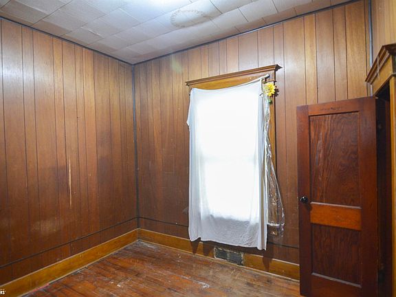 12th image of 103 S Marshall St