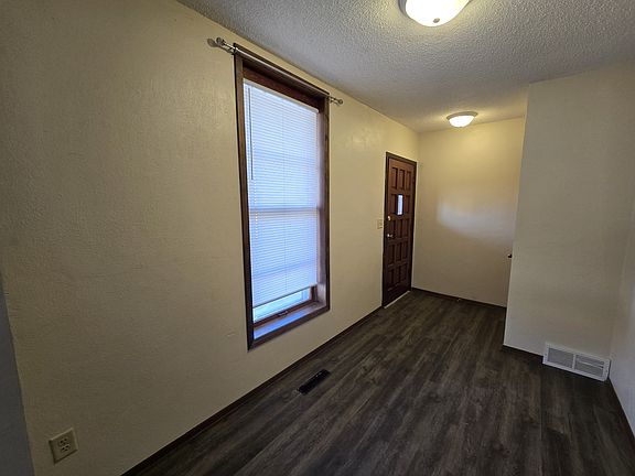 4th image of 302-306 1/2 1st St SE