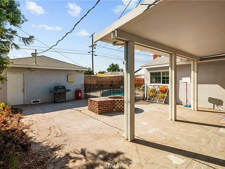 7819 Whitsett Ave N — Photo 27