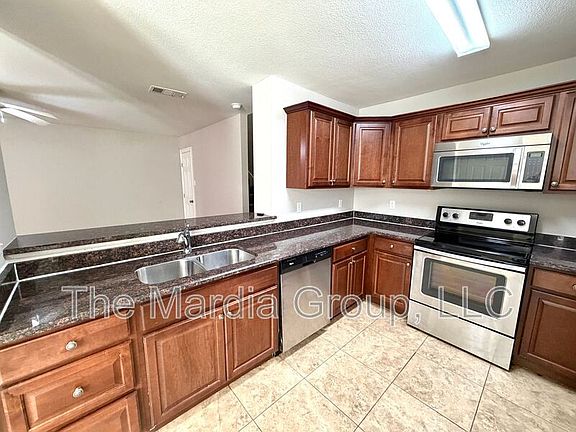 5th image of 2337 Bloomfield Dr