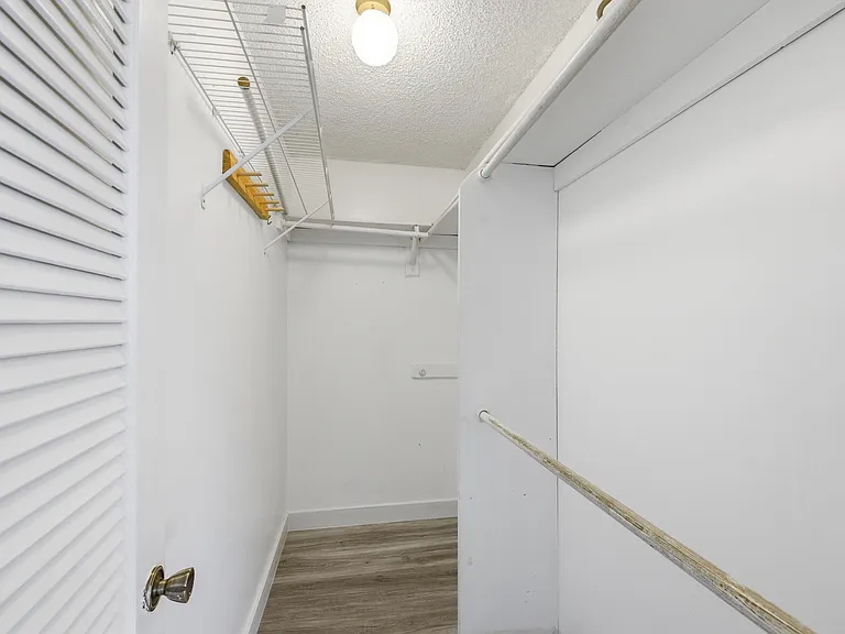 452 Normandy #J — Photo 11