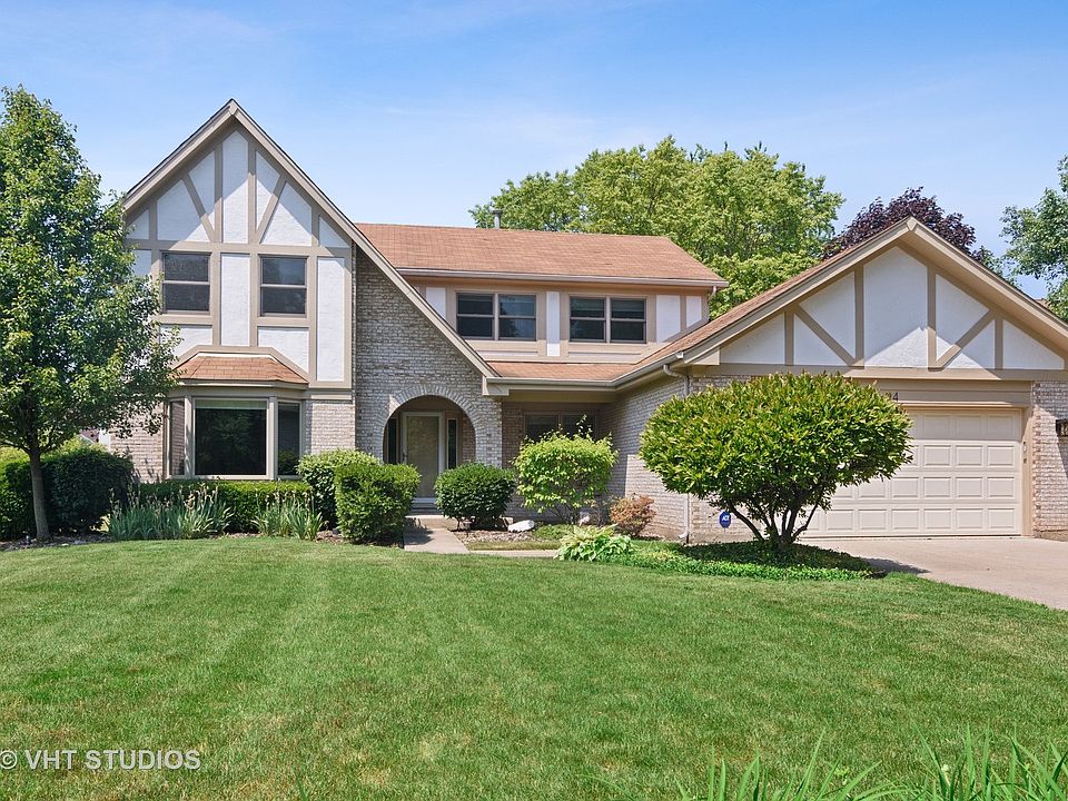 1st image of 44 Carlyle Ln