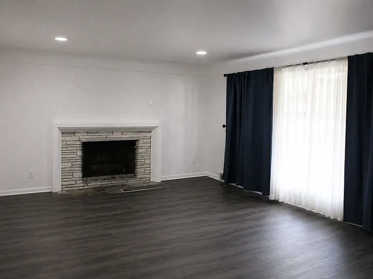 19139 Greenwald Dr — Photo 2