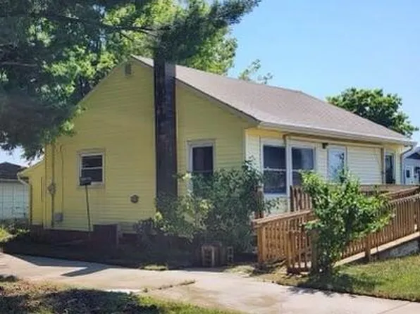 1208 W John Beers Rd, Stevensville, MI 49127