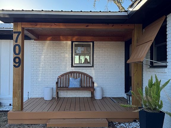 3rd image of 709 Teresa Dr