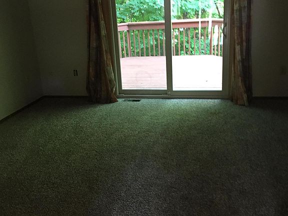3rd image of 495 Foxtrail Cir W