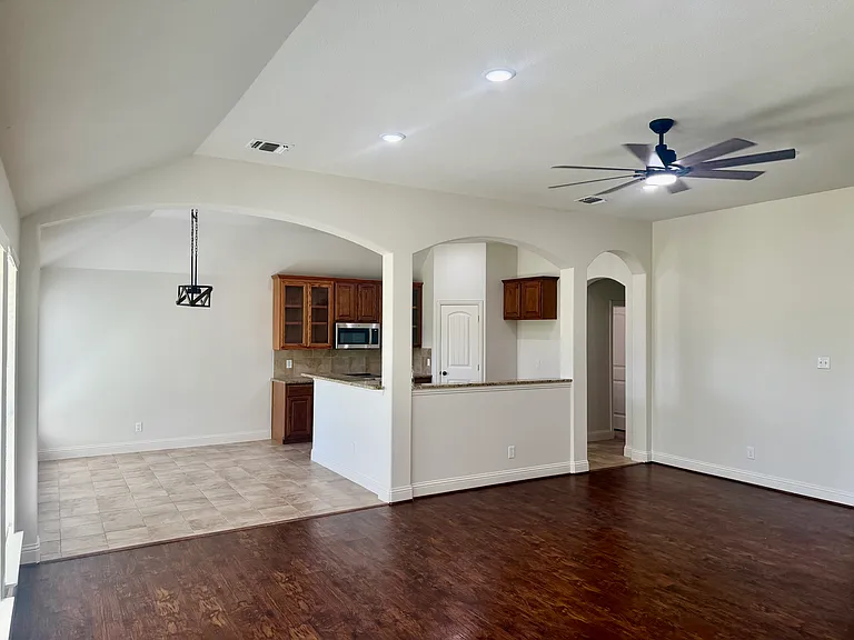 1864 Meadowview — Photo 16