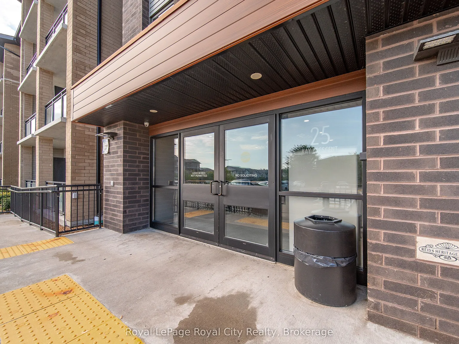 25 Kay Cres — Photo 3