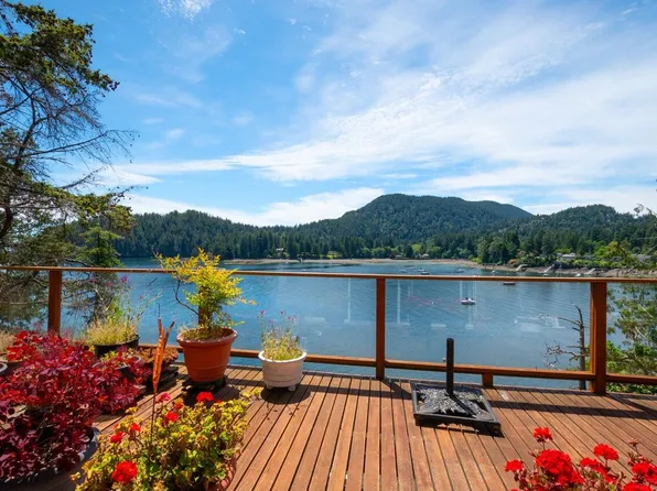 345 David Rd, Bowen Island, BC V0N 1G1