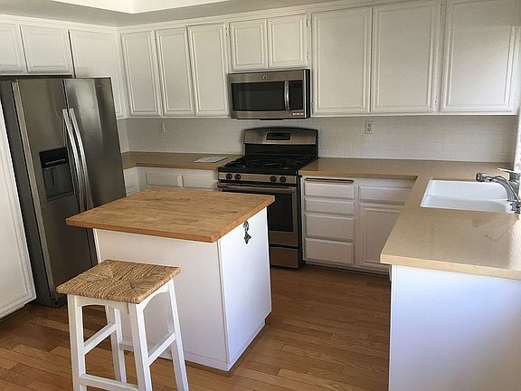 2nd image of 4910 Thille St
