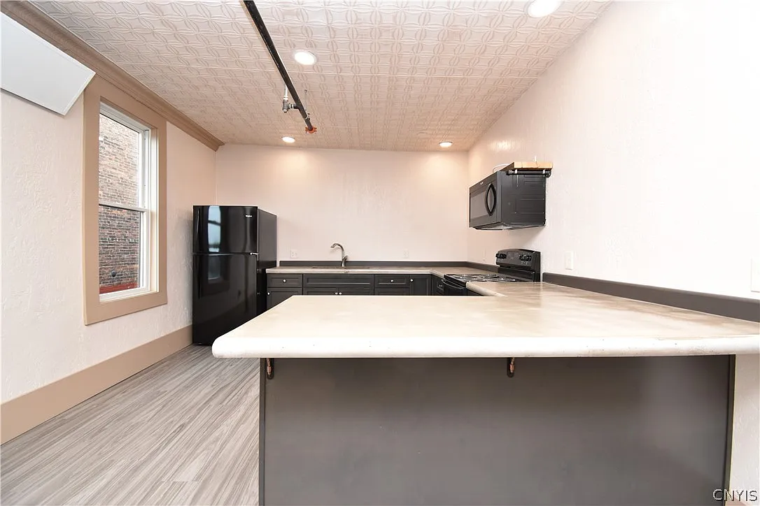 1 bed, 1.0 bath, 20880 sqft, $1,300 — Photo 4