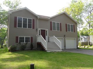 59 Hemlock Dr, Exeter, RI 02822