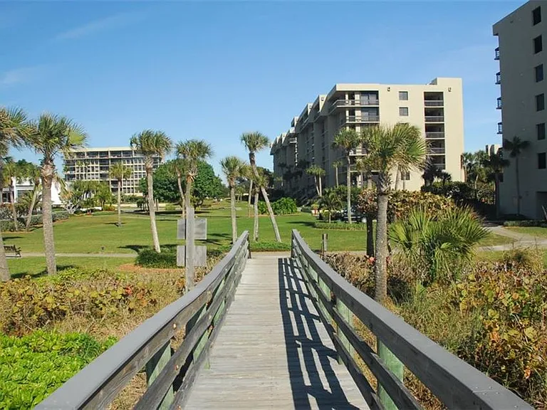 1125 Gulf Of Mexico Dr #403 — Photo 48