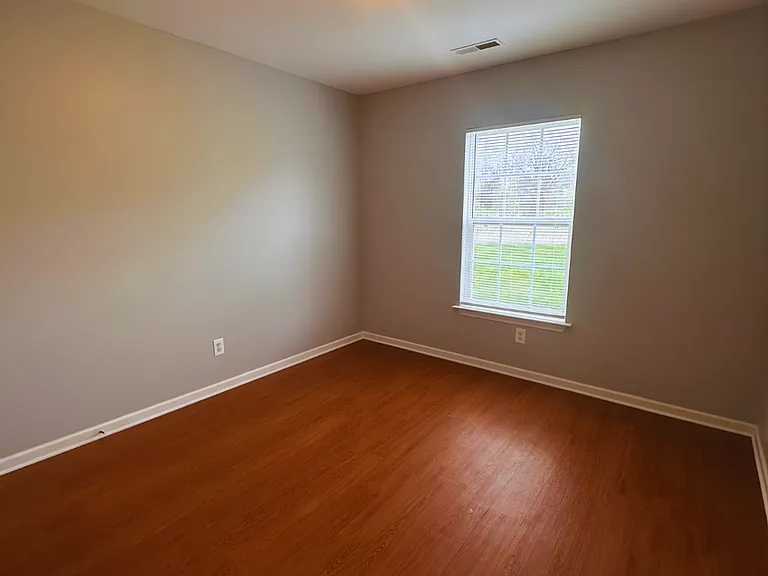Chilewich Apartments — Photo 29