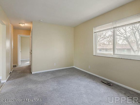 3rd image of 1617 Greencrest Ave