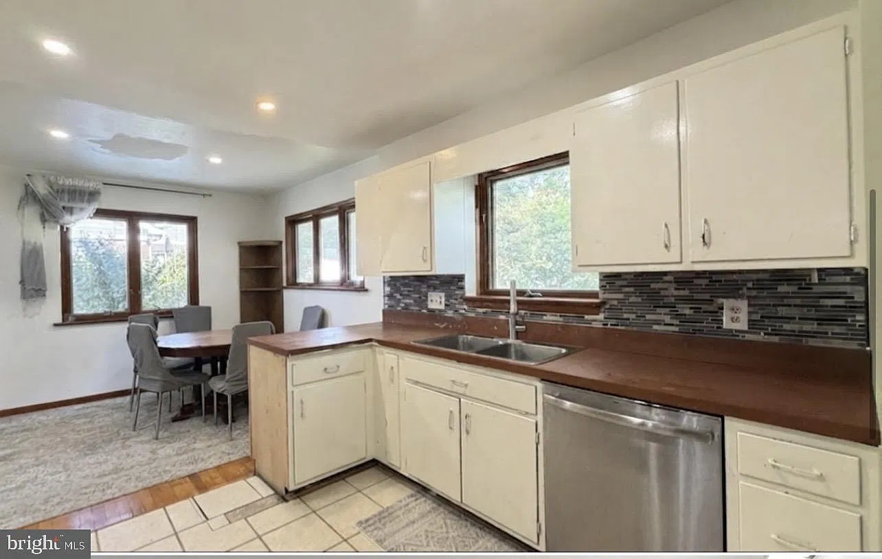 3 bed, 2.0 bath, 1220 sqft, $3,900 — Photo 3