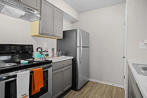 Diamond Lake Apartments Photo 1