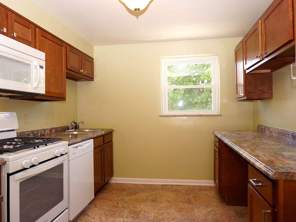 Eat-in Kitchen