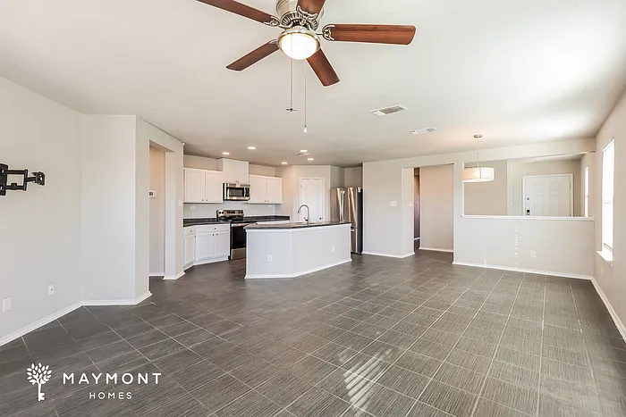 3 bed, 2.0 bath, 1718 sqft, $1,645 — Photo 3