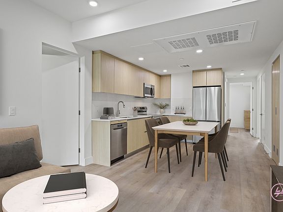 3rd image of 7050 Hawthorn Ave #Penthouse 12