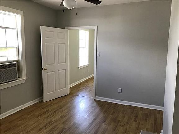 4th image of 2630 Allen St