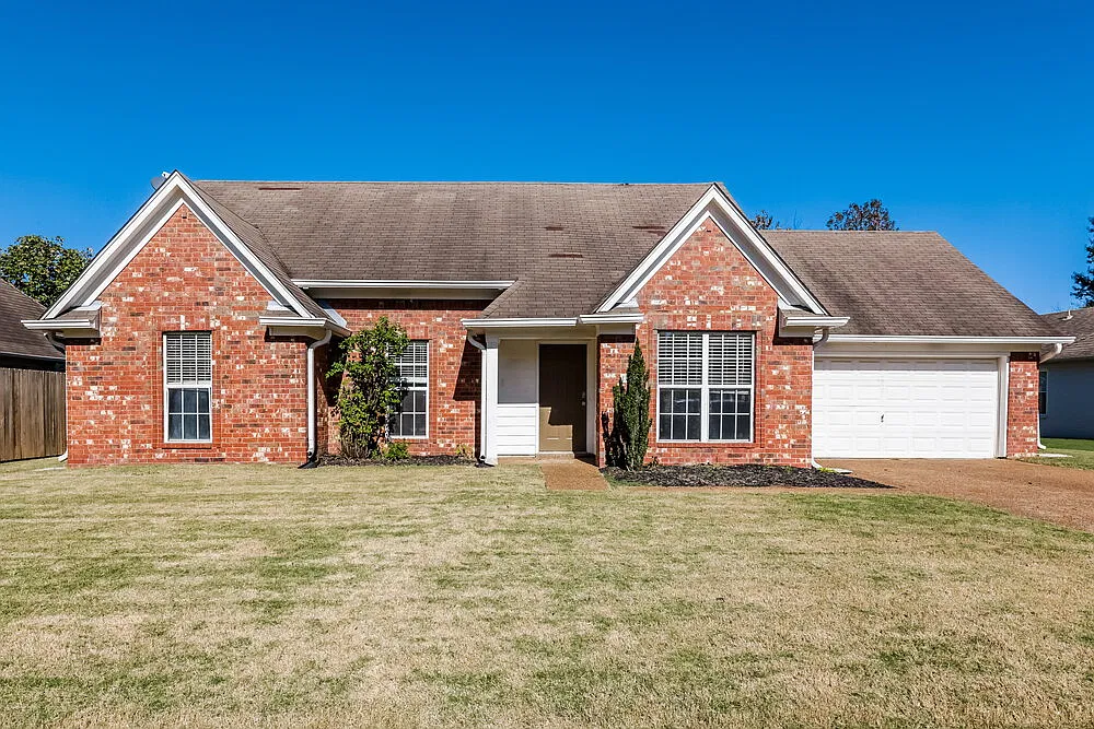 4 bed, 2.0 bath, 1440 sqft, $2,055 — Photo 1