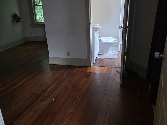 4th image of 2218 Ravine St