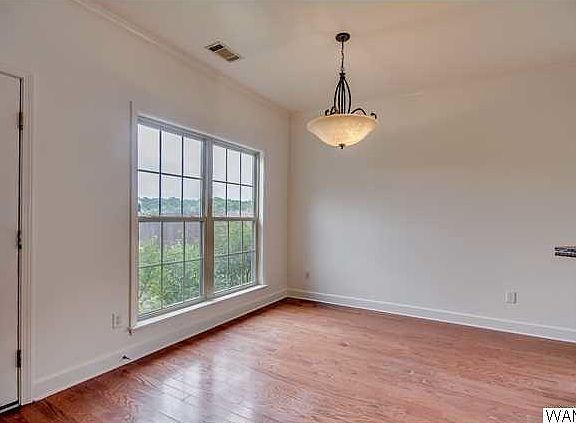 2nd image of 5121 Windsor Ln
