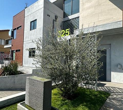 3rd image of 325 Myrtle St #302