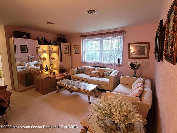 4th image of 166 Hudson Parkway #A