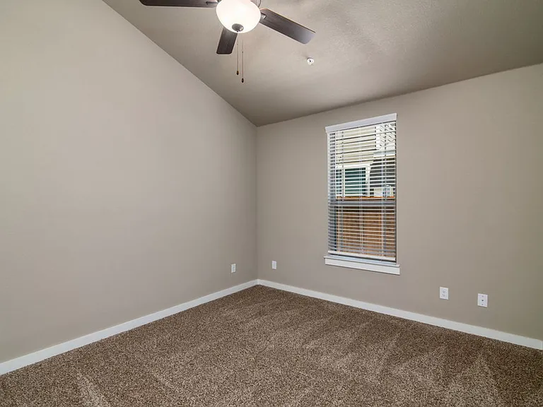728 Fallow Dr — Photo 8