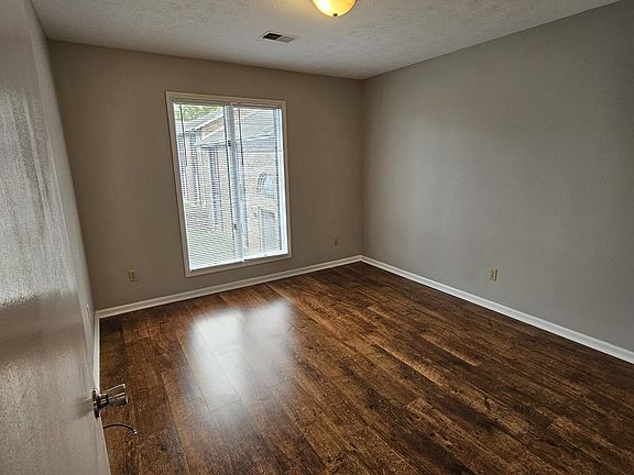 3rd image of 1655 Foxhaven Dr