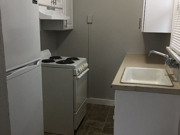 3rd image of 215 F St SW APT 04