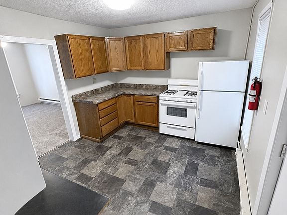 3rd image of 123 E Spring St