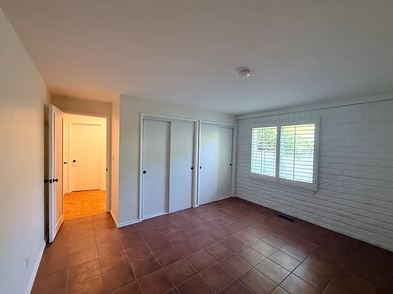525 Midway St — Photo 5