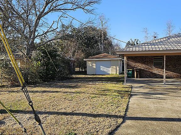 2nd image of 402 Larosa Ave