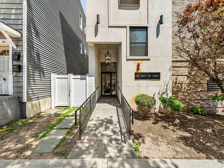 140 36th St #204 — Photo 34