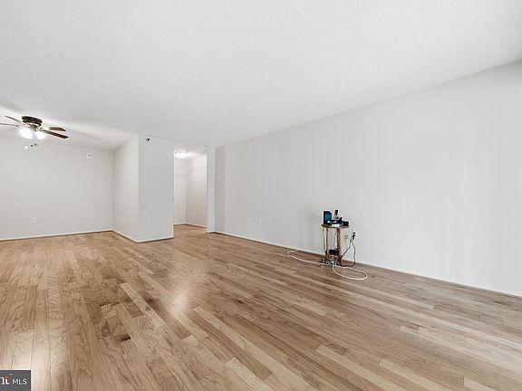 5th image of 15107 Interlachen Dr #2115