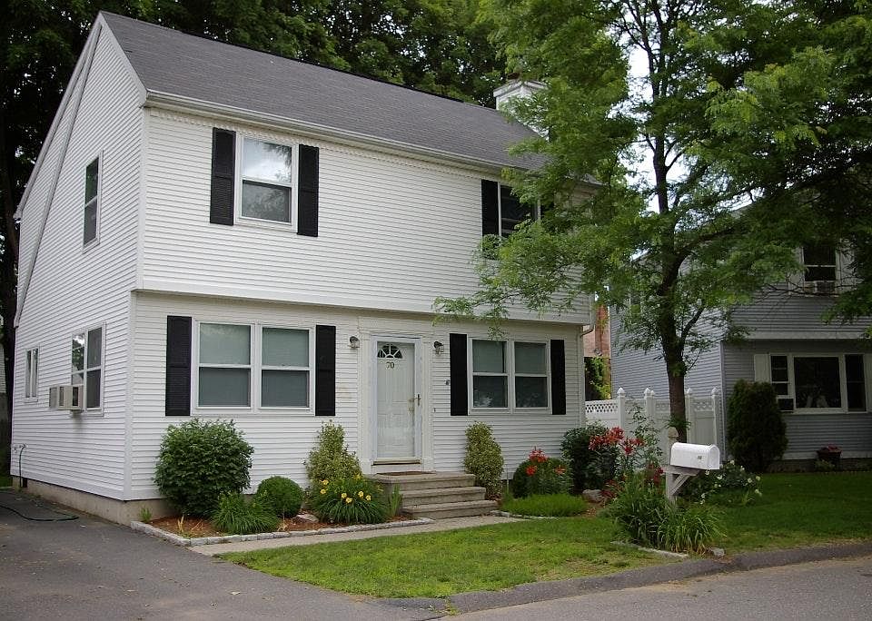 1st image of 70 Kingsbury Ln